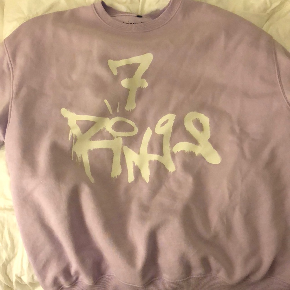 100% new condition ariana grande x h&m merch